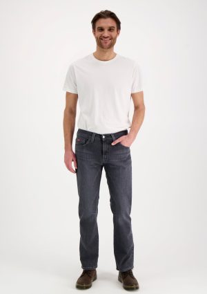 LC 06 9945 Relaxed fit